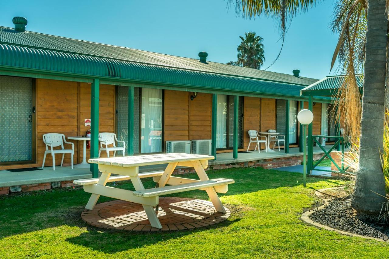 Deniliquin Country Club Motor Inn Exterior foto