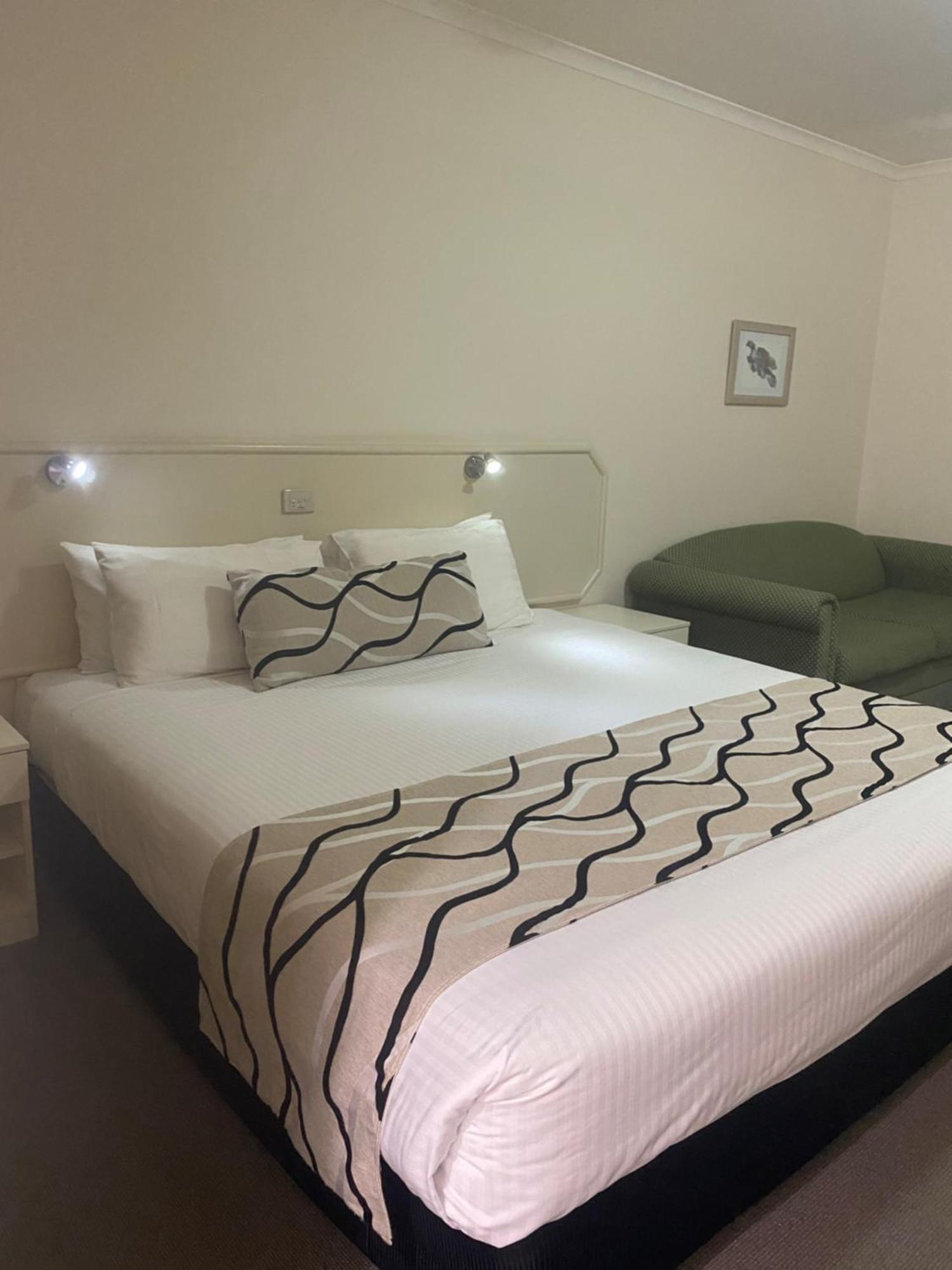 Deniliquin Country Club Motor Inn Exterior foto