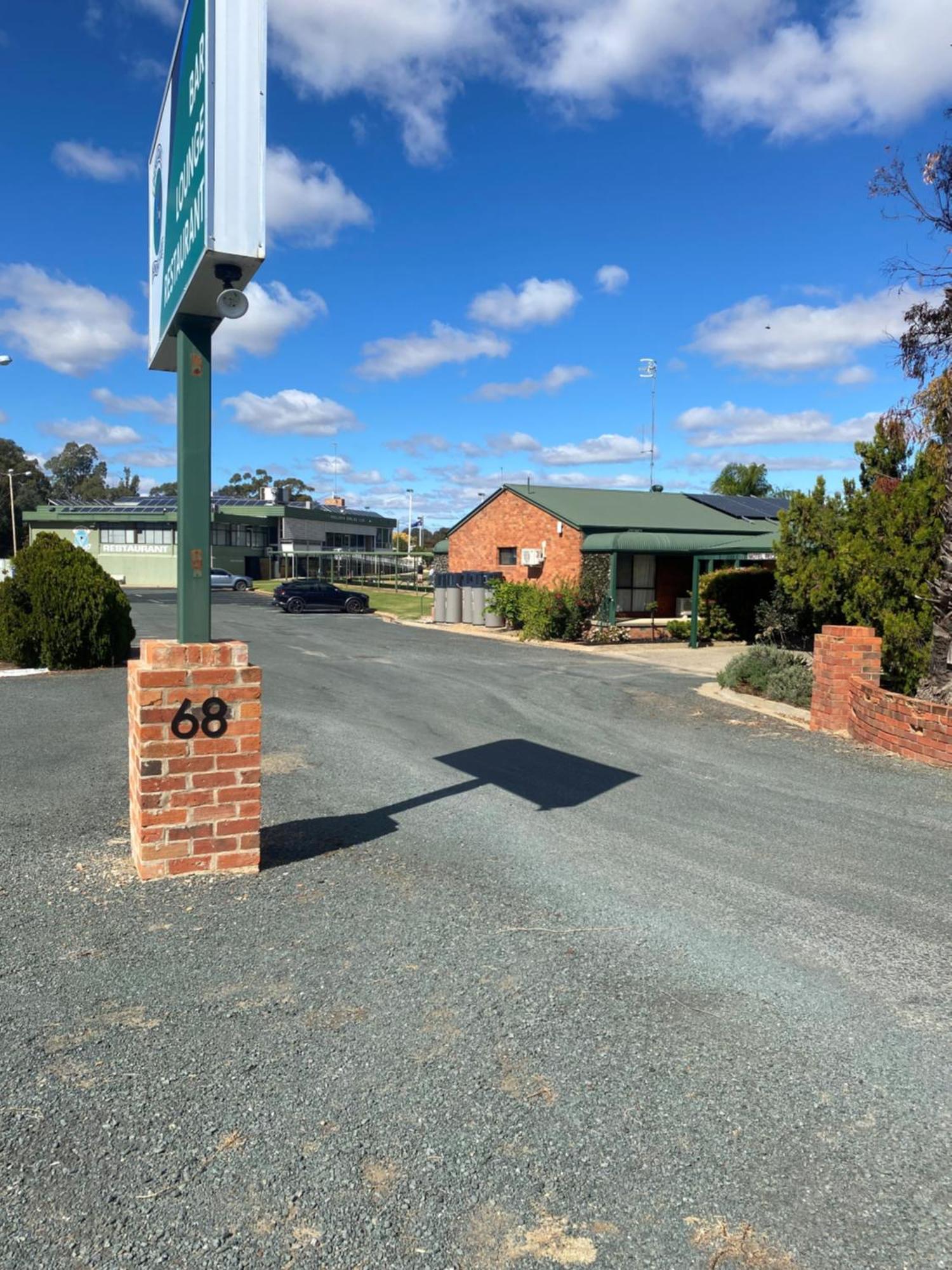 Deniliquin Country Club Motor Inn Exterior foto