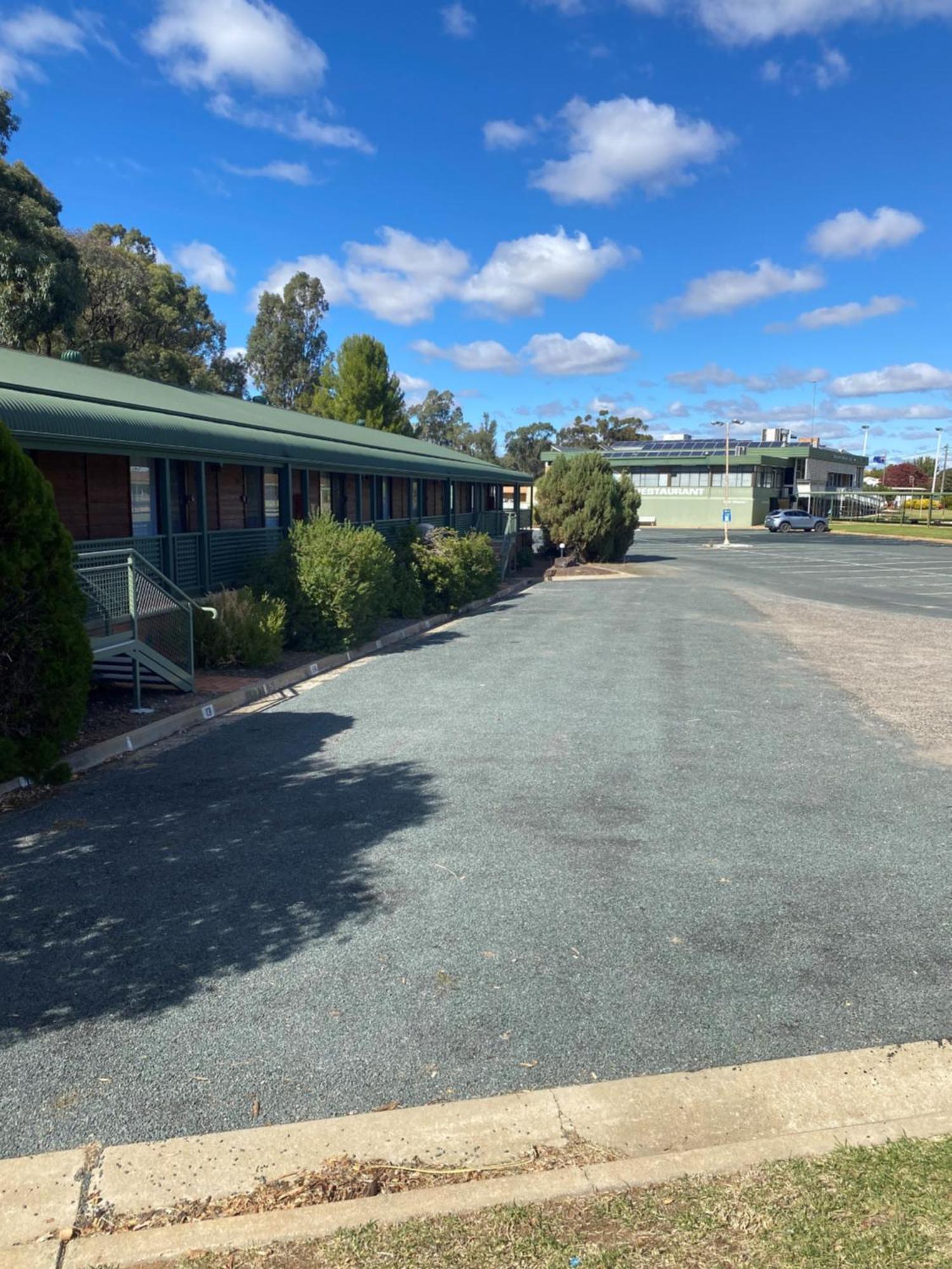 Deniliquin Country Club Motor Inn Exterior foto